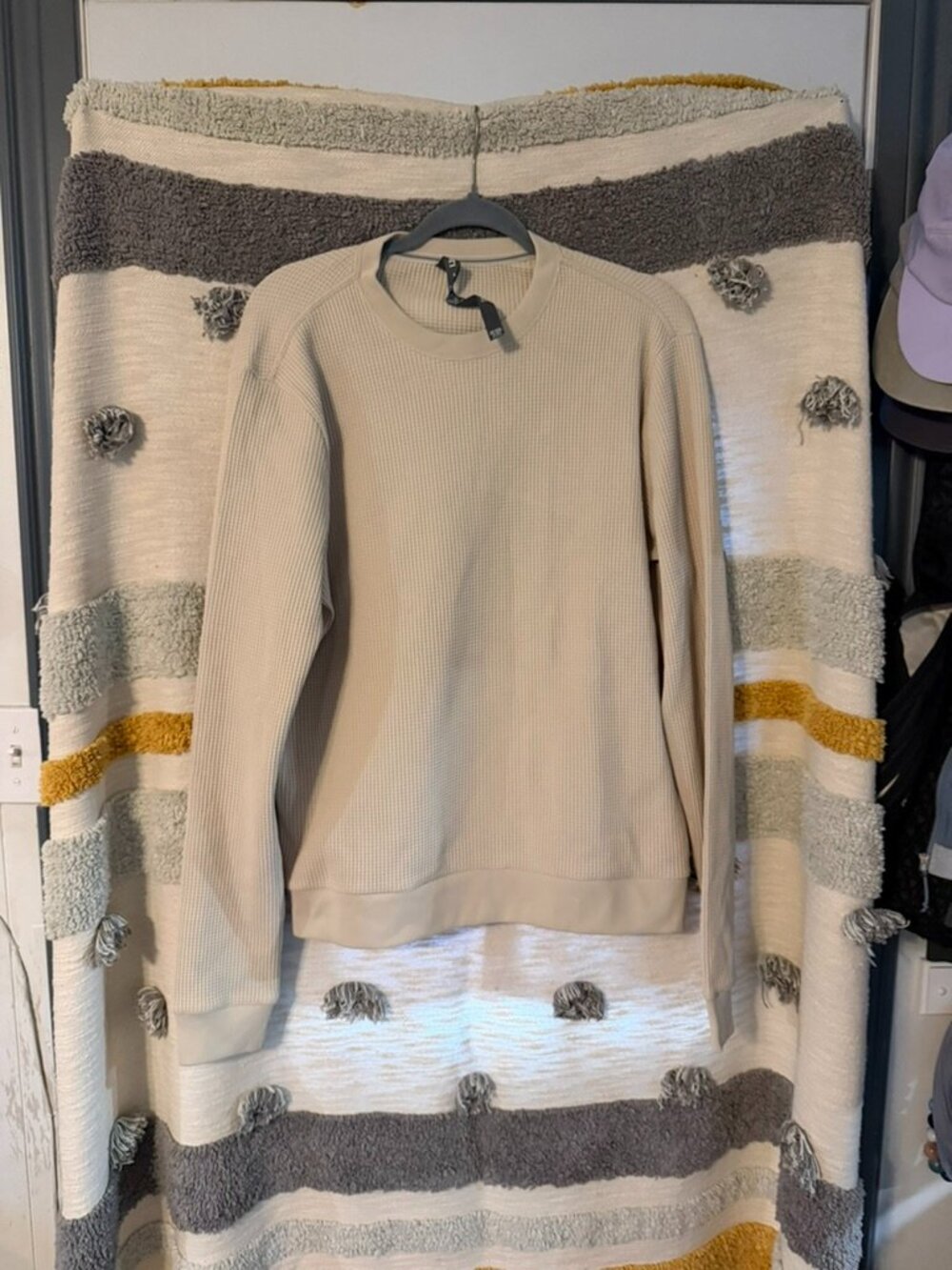 Vuori Men's Tech Waffle Crewneck Sweatshirt Thermal Pullover Size S Bone Beige